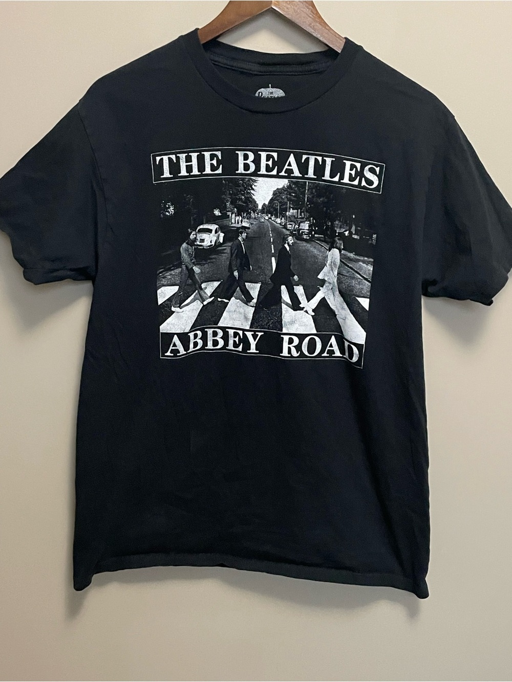 The Beatles Black Abbey Road Photo Graphic Tee Men’s Large